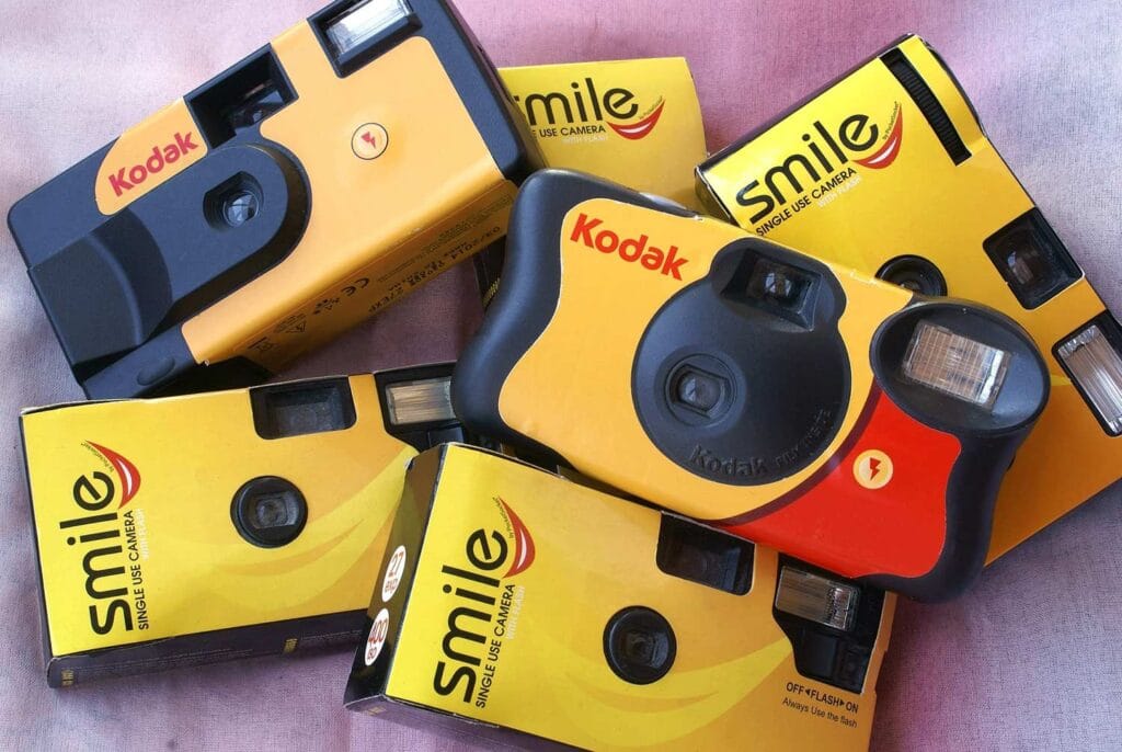 Disposable cameras - Photo by Enzo Abramo from Pixabay
